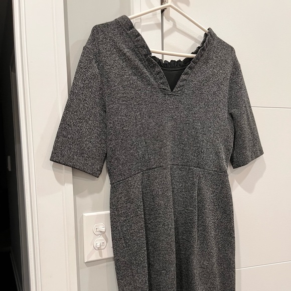 Ann Taylor great work dress. All elastic. Very forgiving and slimming - Picture 3 of 4